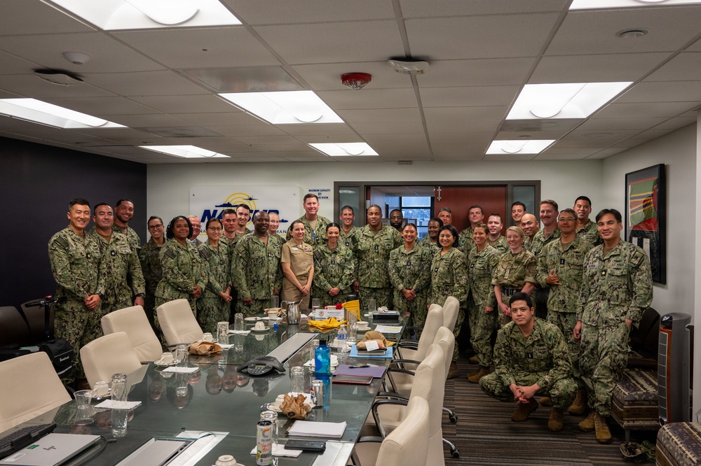 Vice Adm. English Visits NAVSUP FLC San Diego