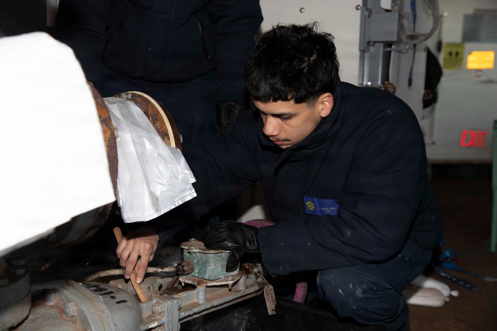 IKE Conducts Fuel Onload