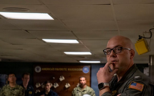 USS Carl Vinson (CVN 70) holds all-officers meeting