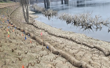 Lower American River Contract 3A Hydroseed