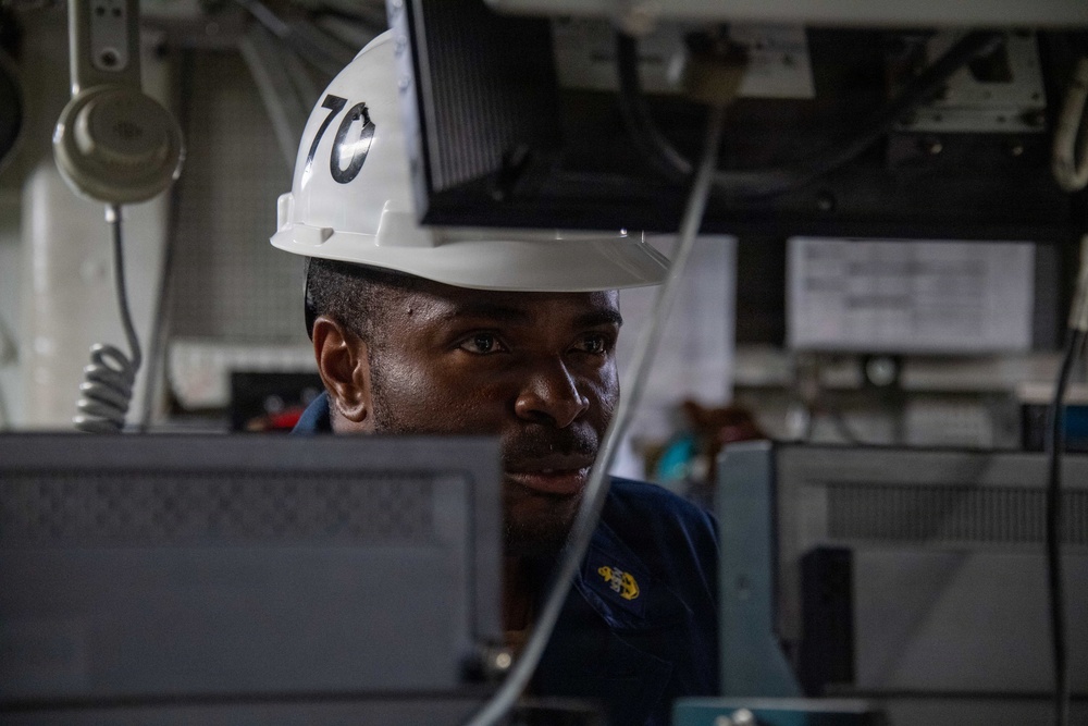 USS Carl Vinson (CVN 70) hosts Vice Chief of Naval Operations Problem Solving Office