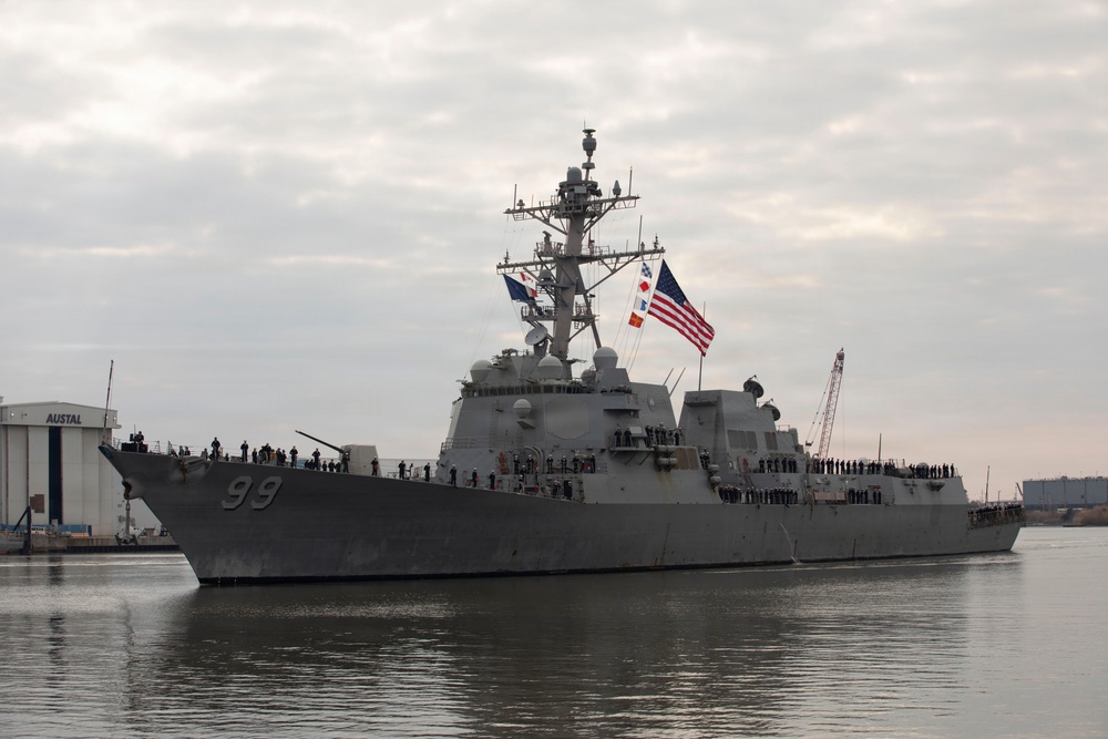 USS Farragut (DDG 99) Pulls Into Port, Mobile, Alabama
