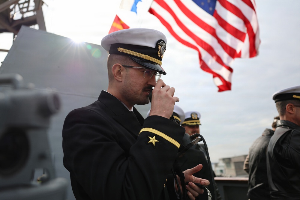USS Farragut (DDG 99) Pulls Into Port, Mobile, Alabama