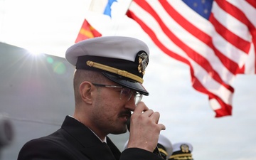 USS Farragut (DDG 99) Pulls Into Port, Mobile, Alabama