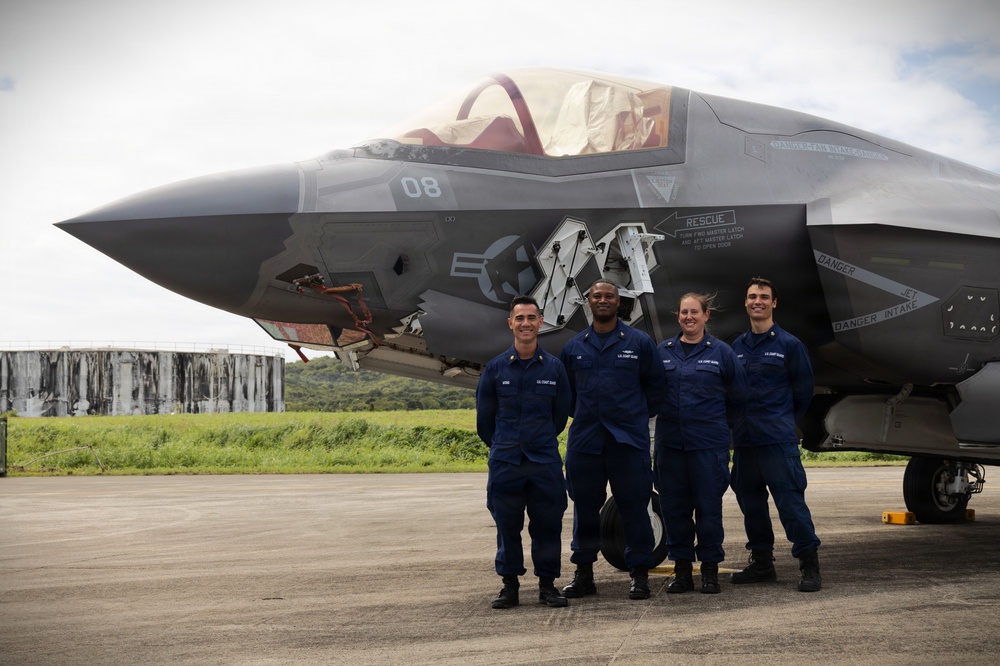 USCG Health Service Technicians provide first aid training to VMFA-225 Marines