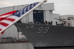 USS Farragut (DDG 99) Pulls Into Port, Mobile, Alabama