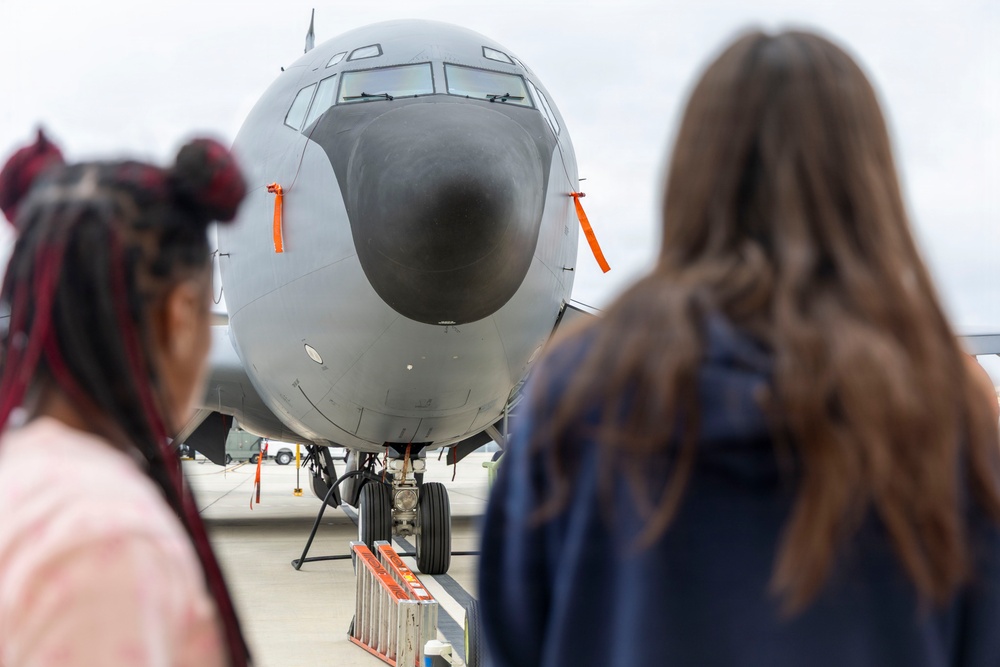 Edwards STARBASE field trips expand STEM mindset for local school students