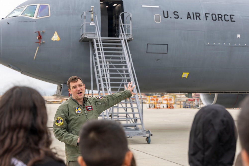 Edwards STARBASE field trips expand STEM mindset for local school students