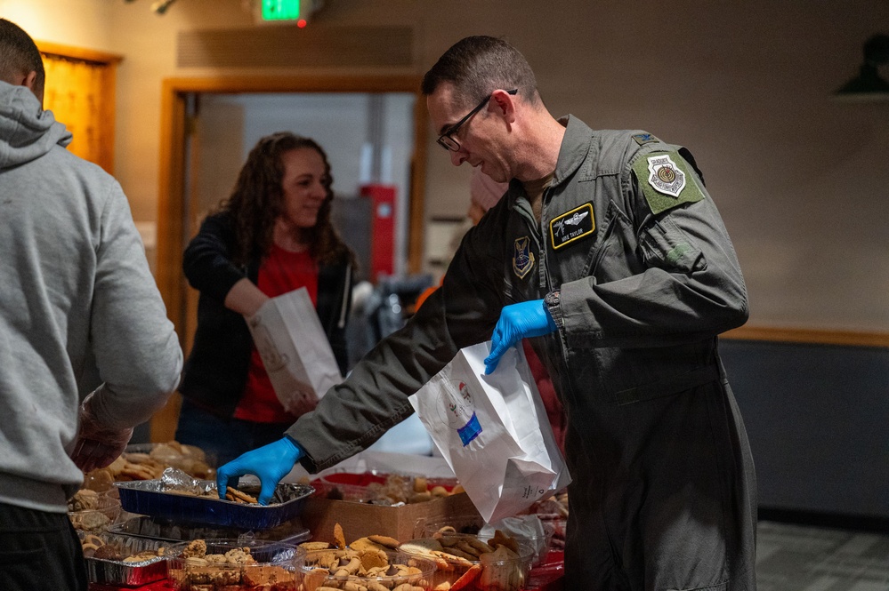 Minot Community Supports Airmen Through Cookie Drive