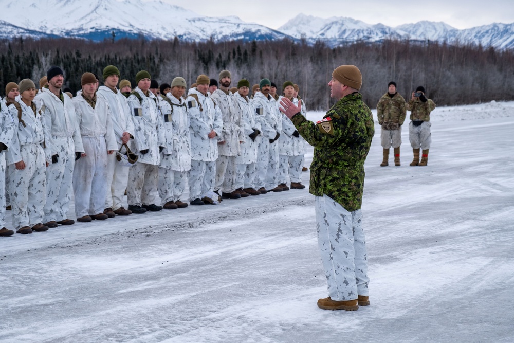 Arctic Angels soar with Canadian Army Paratroopers