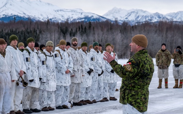 Arctic Angels soar with Canadian Army Paratroopers