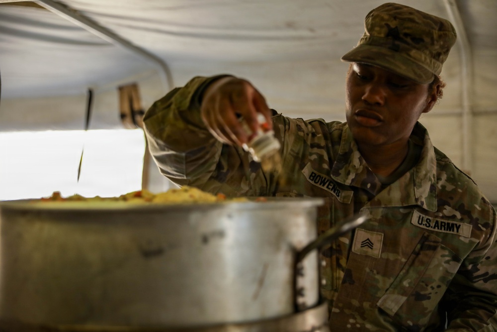 Culinary Specialists conduct feeding operations for dog faced soldiers