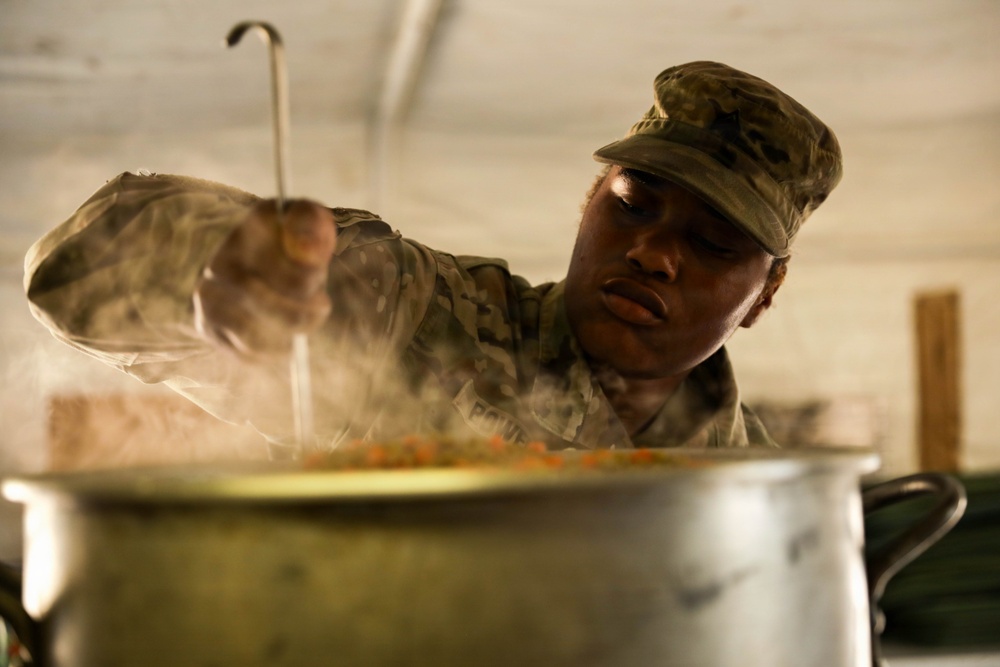 Culinary Specialists conduct feeding operations for dog faced Soldiers