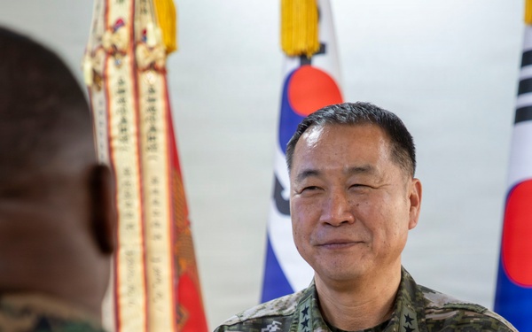 Marine Forces Korea Sergeant Major Awarded Republic of Korea Prime Minister Commendation