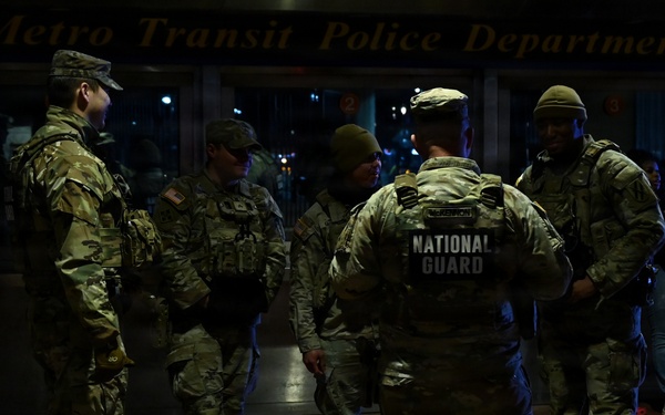 Senior leaders visit guardsmen supporting the mission after dark