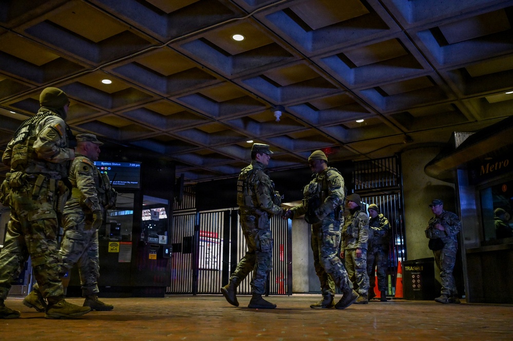 Senior leaders visit guardsmen supporting the mission after dark