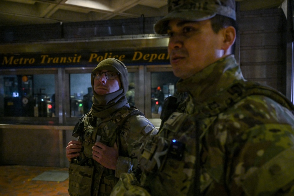 Senior leaders visit guardsmen supporting the mission after dark