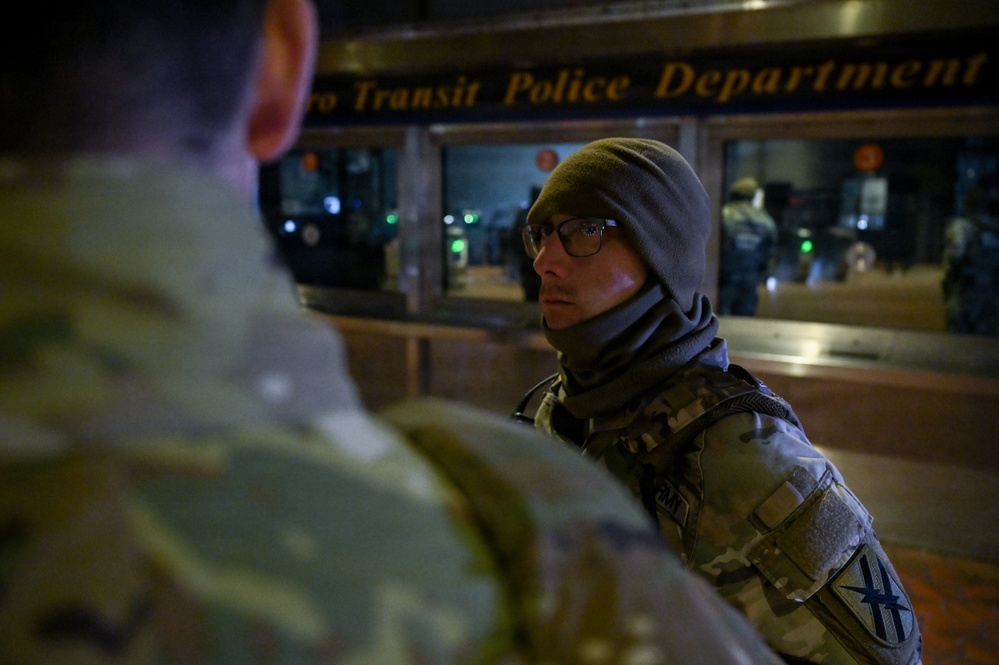 Senior leaders visit guardsmen supporting the mission after dark