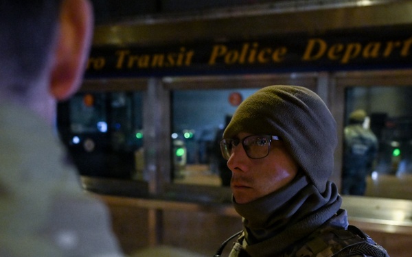 Senior leaders visit guardsmen supporting the mission after dark