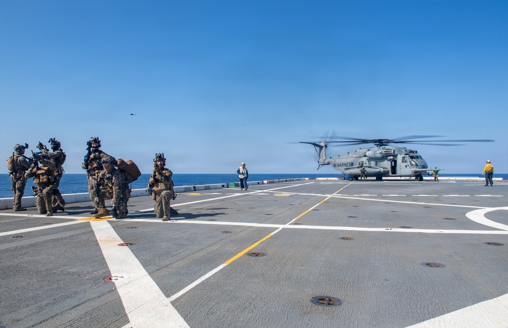 U.S. Navy Marine Corps Train on USS San Diego (LPD 22)