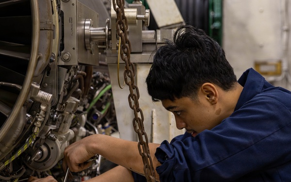Abraham Lincoln Conducts Routine Aircraft Maintenance