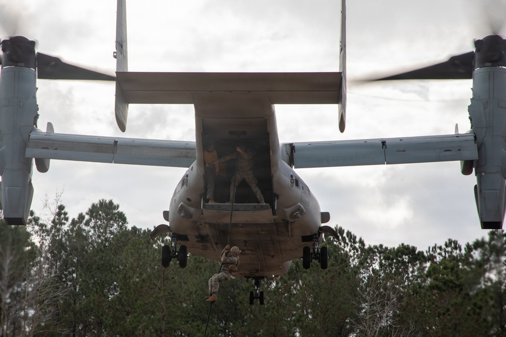 24th MEU CERTEX: Fast Roping