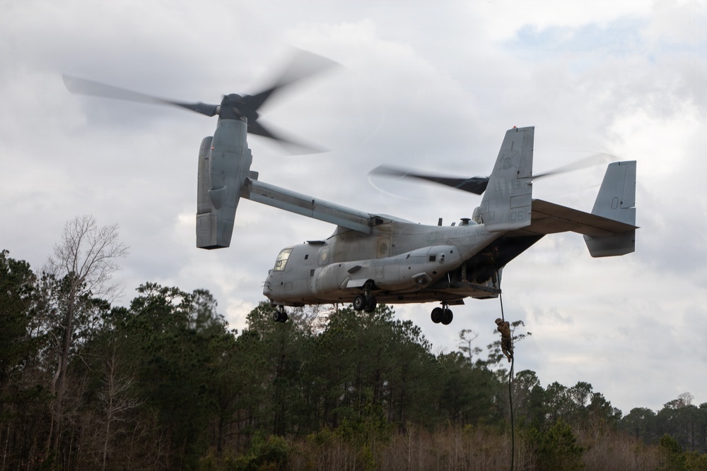 24th MEU CERTEX: Fast Roping