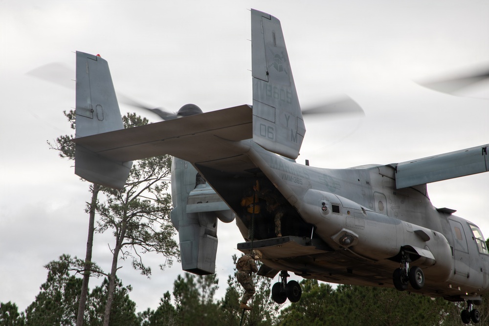 24th MEU CERTEX: Fast Roping