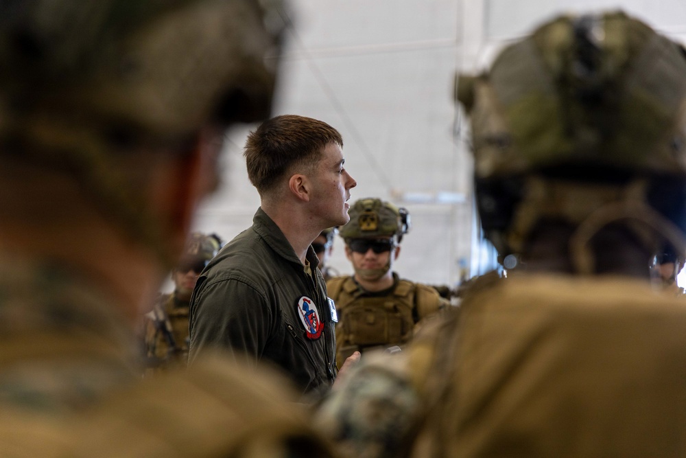 24th MEU CERTEX: U.S Marines with Lima Company Conduct a TRAP mission