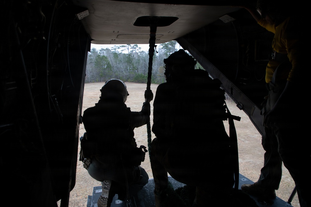 24th MEU CERTEX: Fast Roping