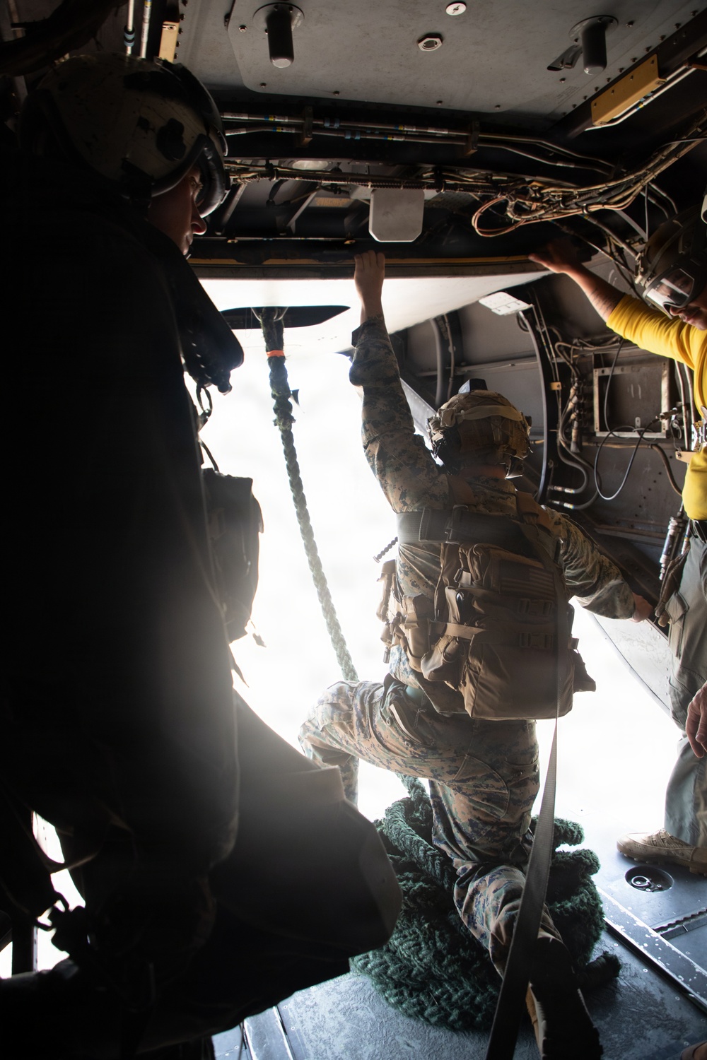24th MEU CERTEX: Fast Roping