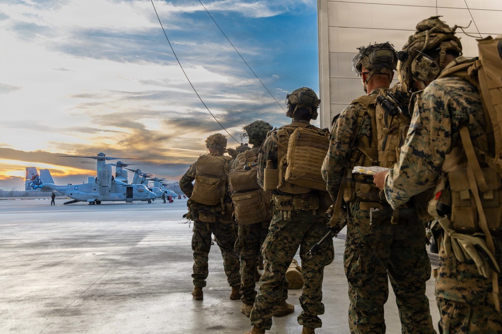 24th MEU CERTEX: U.S Marines with Lima Company Conduct a TRAP mission