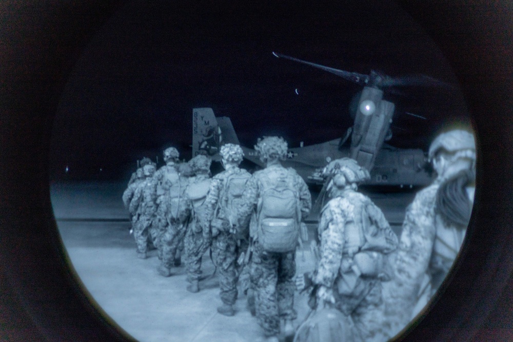 24th MEU CERTEX: U.S Marines with Lima Company Conduct a TRAP mission