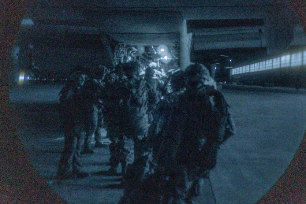 : 24th MEU CERTEX: U.S Marines with Lima Company Conduct a TRAP mission