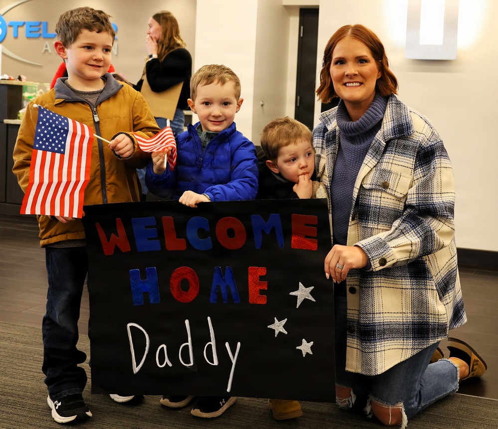 MACOMB-BASED ARMY NATIONAL GUARD ENGINEER UNIT COMPLETES MISSION IN MIDDLE EAST, RETURNS TO ILLINOIS