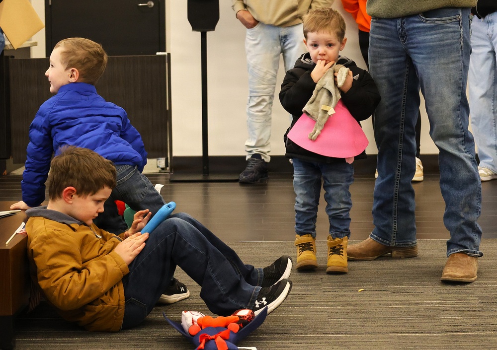 MACOMB-BASED ARMY NATIONAL GUARD ENGINEER UNIT COMPLETES MISSION IN MIDDLE EAST, RETURNS TO ILLINOIS