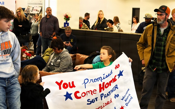 MACOMB-BASED ARMY NATIONAL GUARD ENGINEER UNIT COMPLETES MISSION IN MIDDLE EAST, RETURNS TO ILLINOIS