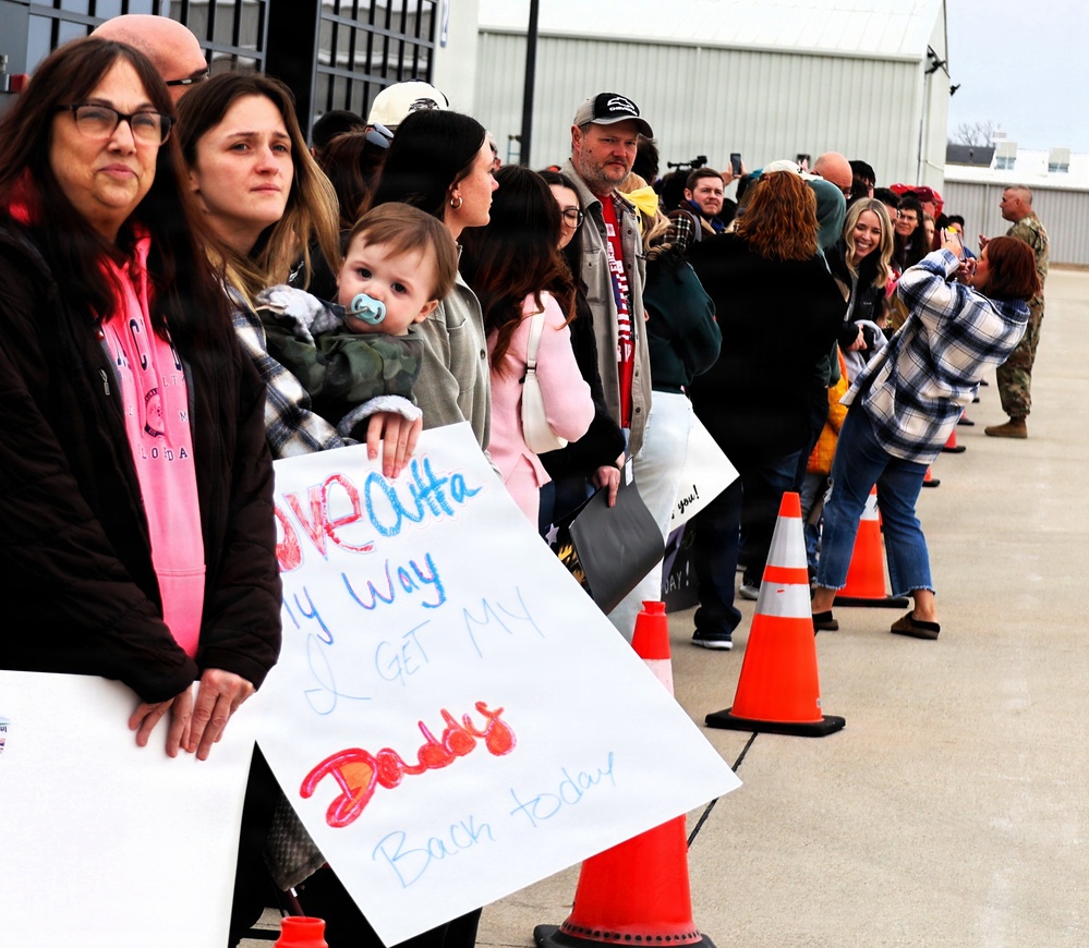 MACOMB-BASED ARMY NATIONAL GUARD ENGINEER UNIT COMPLETES MISSION IN MIDDLE EAST, RETURNS TO ILLINOIS