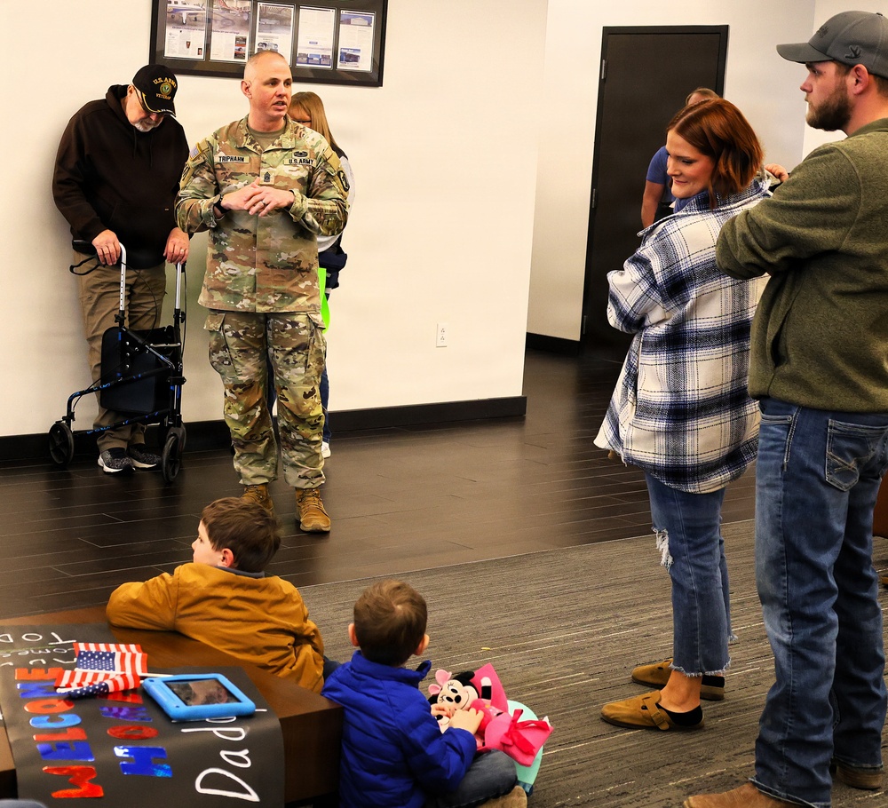 MACOMB-BASED ARMY NATIONAL GUARD ENGINEER UNIT COMPLETES MISSION IN MIDDLE EAST, RETURNS TO ILLINOIS