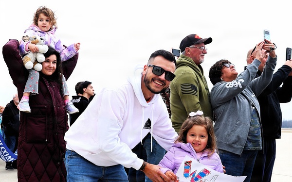 MACOMB-BASED ARMY NATIONAL GUARD ENGINEER UNIT COMPLETES MISSION IN MIDDLE EAST, RETURNS TO ILLINOIS