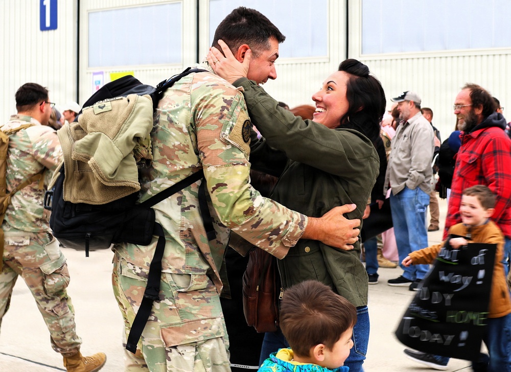 MACOMB-BASED ARMY NATIONAL GUARD ENGINEER UNIT COMPLETES MISSION IN MIDDLE EAST, RETURNS TO ILLINOIS