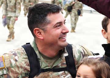 MACOMB-BASED ARMY NATIONAL GUARD ENGINEER UNIT COMPLETES MISSION IN MIDDLE EAST, RETURNS TO ILLINOIS