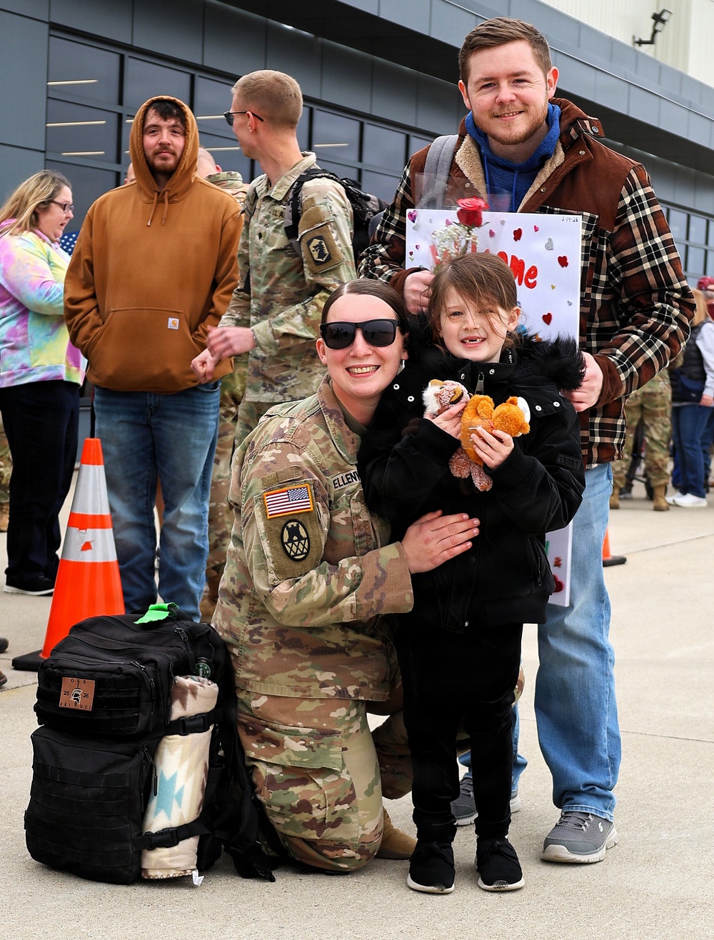 MACOMB-BASED ARMY NATIONAL GUARD ENGINEER UNIT COMPLETES MISSION IN MIDDLE EAST, RETURNS TO ILLINOIS