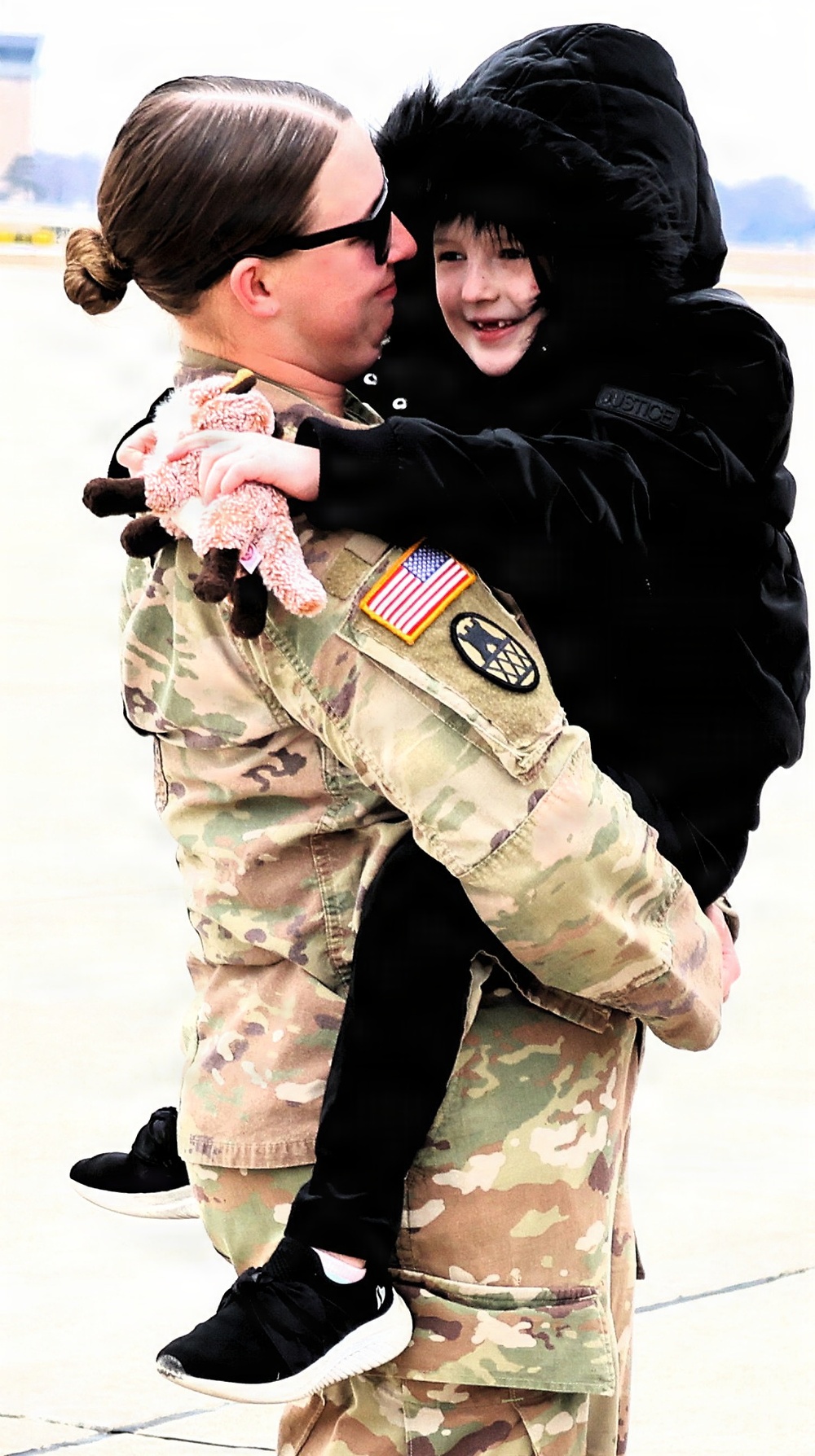 MACOMB-BASED ARMY NATIONAL GUARD ENGINEER UNIT COMPLETES MISSION IN MIDDLE EAST, RETURNS TO ILLINOIS