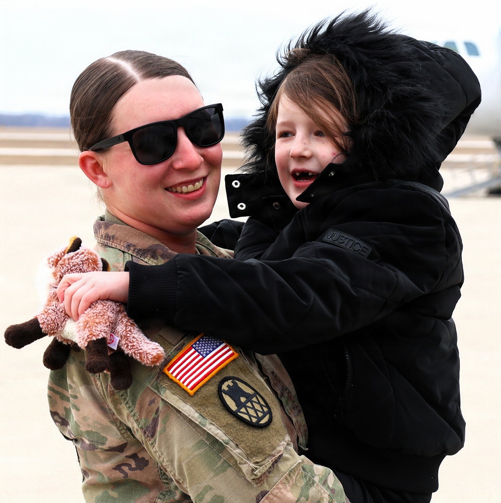 MACOMB-BASED ARMY NATIONAL GUARD ENGINEER UNIT COMPLETES MISSION IN MIDDLE EAST, RETURNS TO ILLINOIS