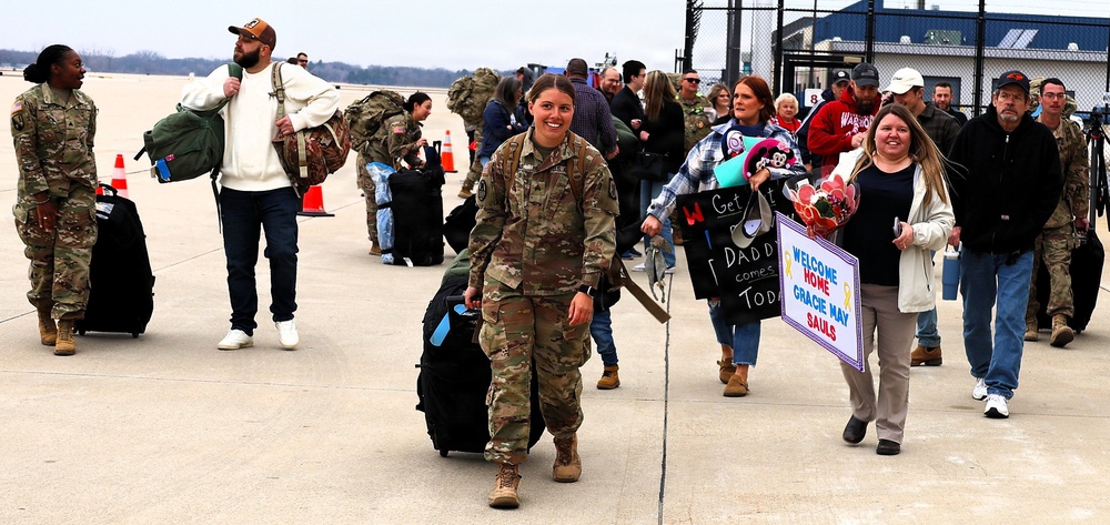 MACOMB-BASED ARMY NATIONAL GUARD ENGINEER UNIT COMPLETES MISSION IN MIDDLE EAST, RETURNS TO ILLINOIS