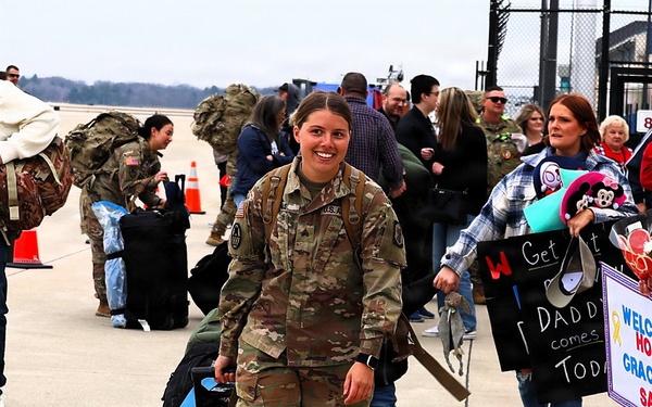 MACOMB-BASED ARMY NATIONAL GUARD ENGINEER UNIT COMPLETES MISSION IN MIDDLE EAST, RETURNS TO ILLINOIS