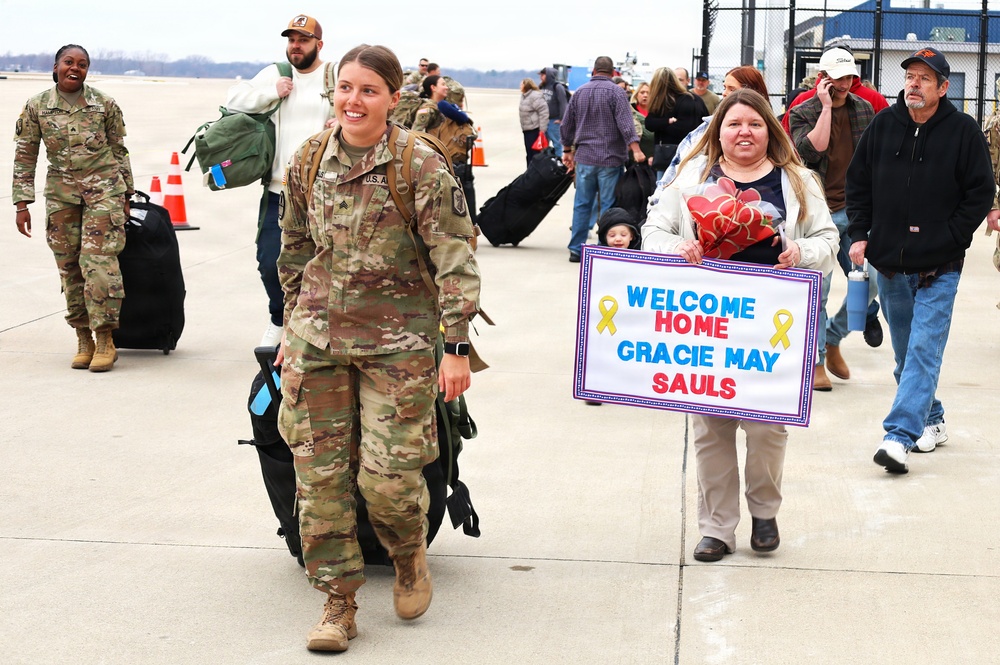 MACOMB-BASED ARMY NATIONAL GUARD ENGINEER UNIT COMPLETES MISSION IN MIDDLE EAST, RETURNS TO ILLINOIS