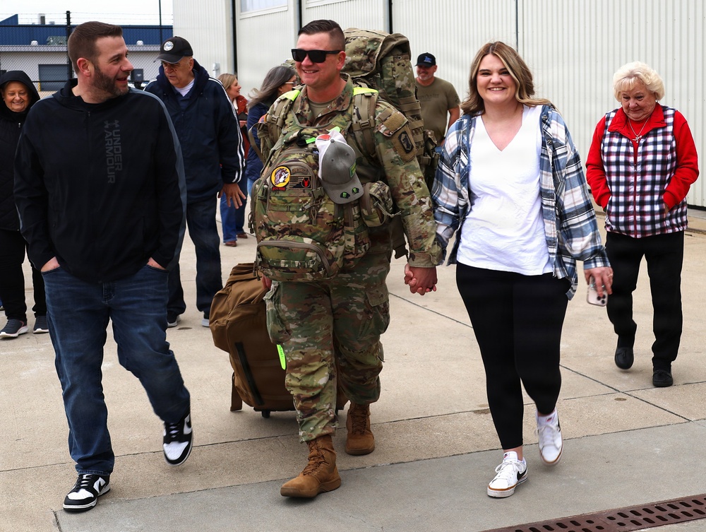 MACOMB-BASED ARMY NATIONAL GUARD ENGINEER UNIT COMPLETES MISSION IN MIDDLE EAST, RETURNS TO ILLINOIS