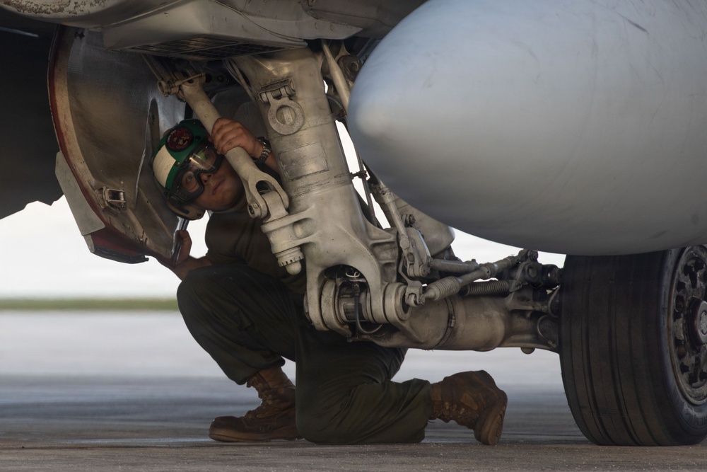 VMFA-232 prepares aircraft during GATR